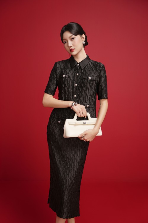 Sixdo Black Textured Silk Loose Skirt